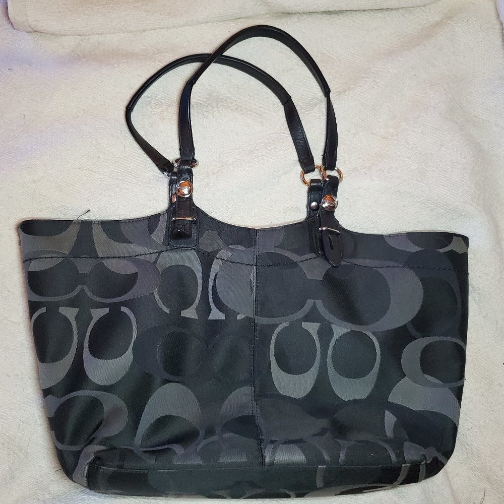 COACH Black/Gray OPTIC Signature CARLY Tote F16911